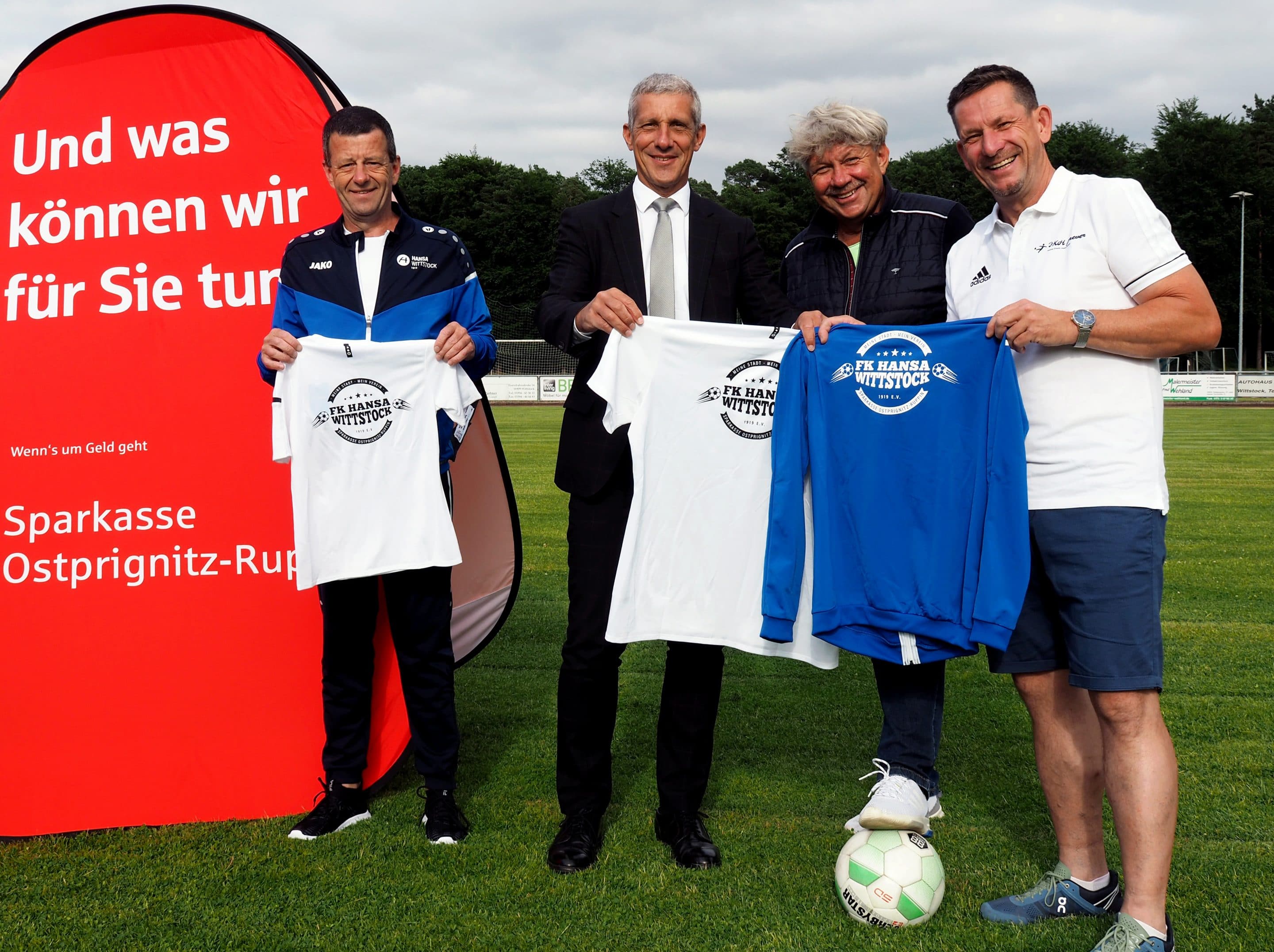 Über 100 Trainingsanzüge und noch mal so viele Trainingsshirts für den Hansa-Nachwuchs